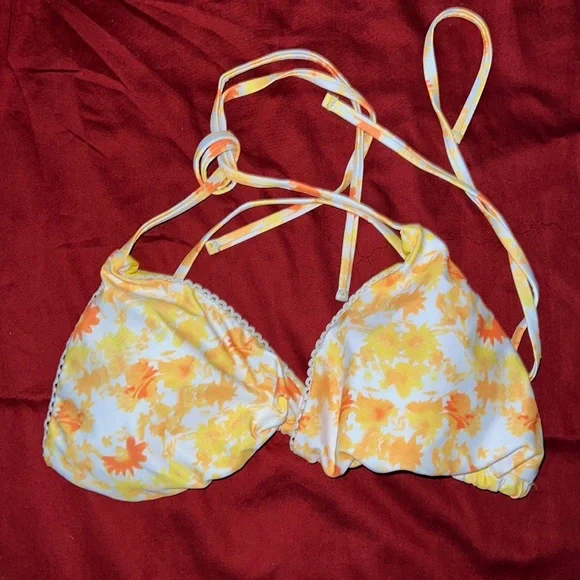 Yellow Bikini top. Size M. New without tag. Never worn. - Picture 1 of 4